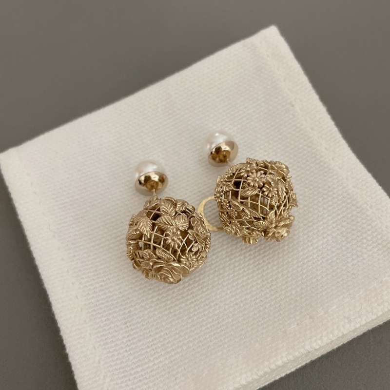 chr1st1an D10r earrings